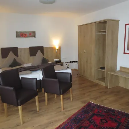 Vendégház Wein & Gaestehaus Rosenlay Lieser